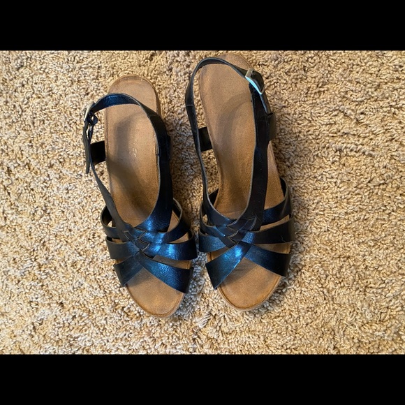 Black cork wedged sandals. Size 8 - Picture 1 of 5